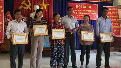 Đức Bình Đông khen thưởng thực hiện Chỉ thị 05