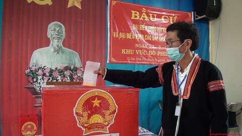 99,99% cử tri Sông Hinh đi bầu cử