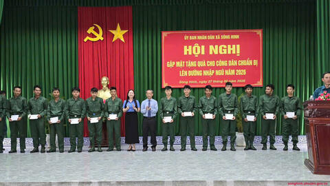 Gặp mặt, tặng quà 72 công dân chuẩn bị lên đường nhập ngũ năm 2026