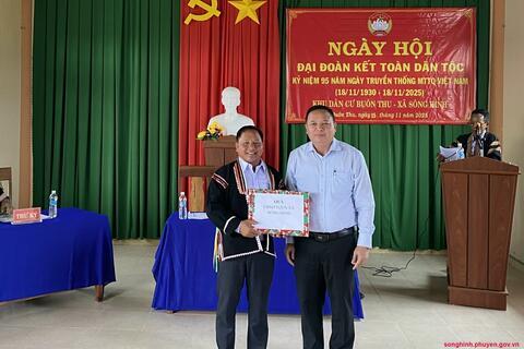 Đại đoàn kết Buôn Thu- xã Sông Hinh