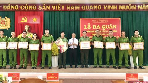 Khen thưởng đột xuất Công an xã vì thành tích phòng, chống tội phạm ma túy